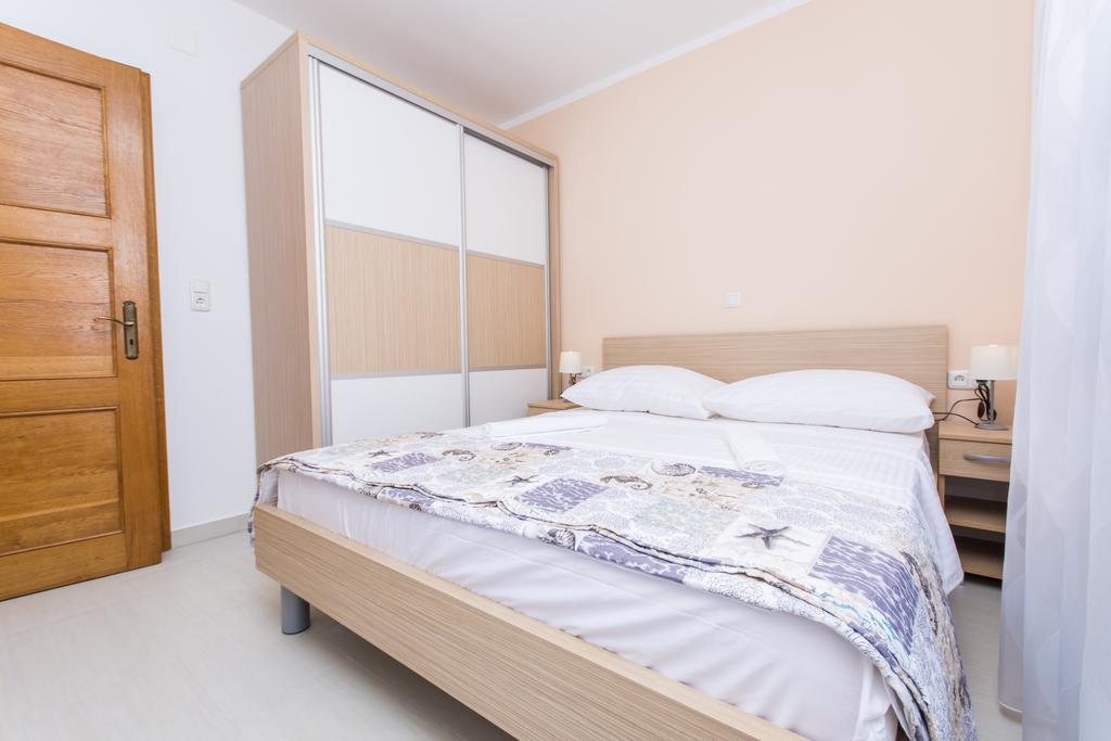 Apartments Bisera Trogir Ngoại thất bức ảnh