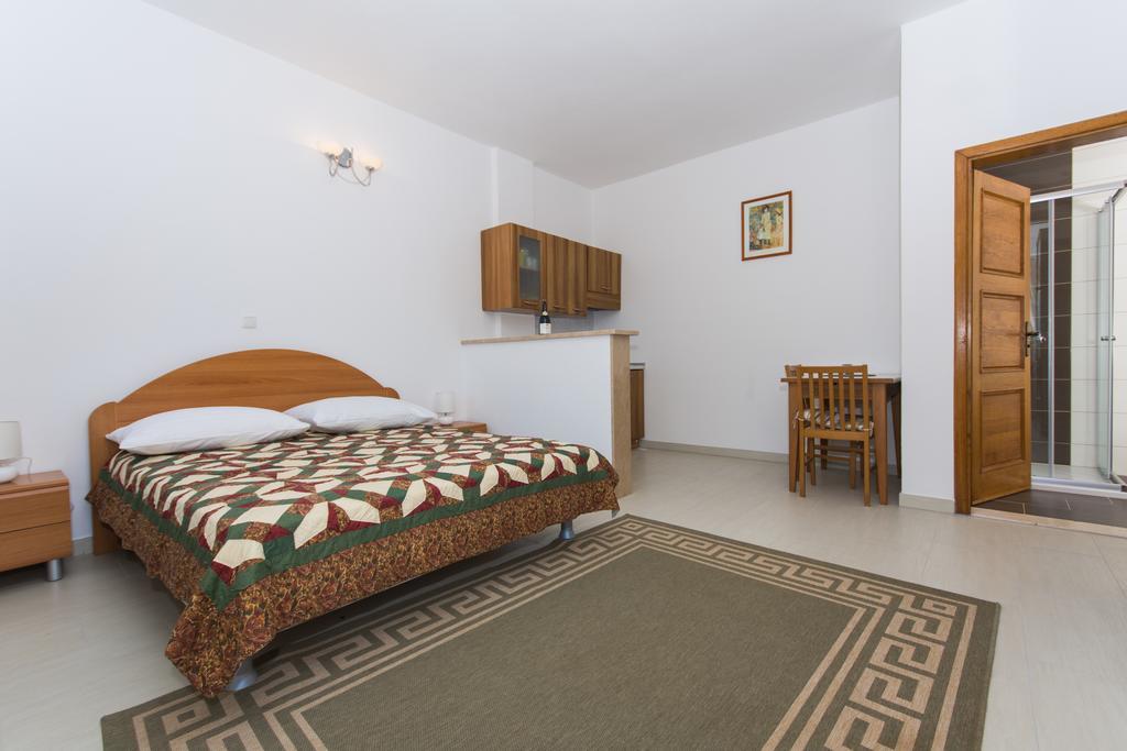 Apartments Bisera Trogir Ngoại thất bức ảnh